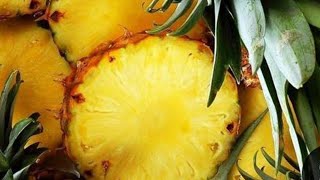 Salat Mit Ananas Hühnerbrust. Kulinarisches Rezept.