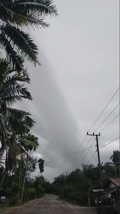 MENDUNG DAN ANGIN MAU HUJAN