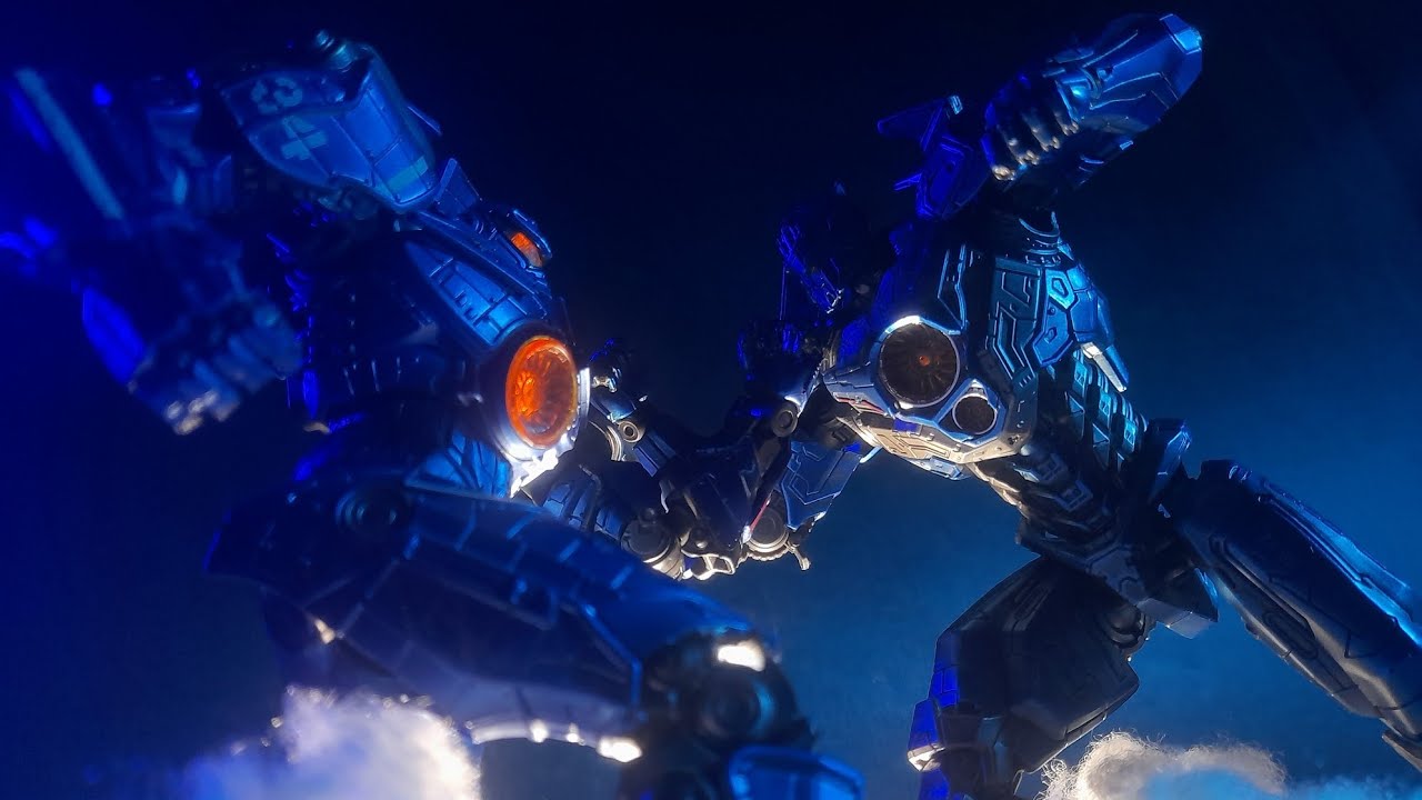 Pacific Rim Gipsy Danger vs Gipsy Avenger | Stop Motion - YouTube