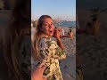 اقوى مقلب في زوجته على الشاطئ وضعها في موقف محرج