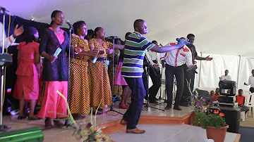 Pst Adanje- praise hr with the Stillbridge band