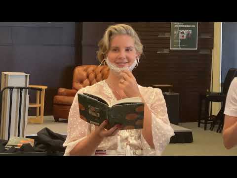 Lana Del Rey Reads Her New Book to Her Fans At Barns & Noble! 10.2.20