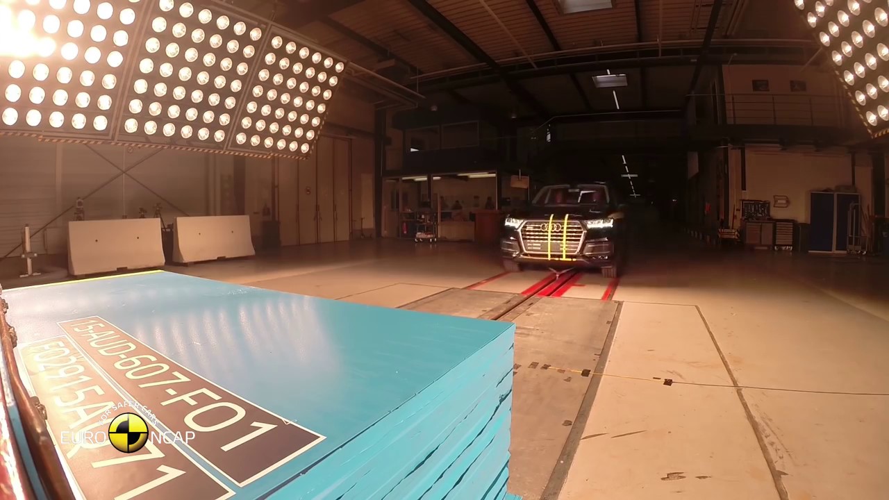Audi Q7 2015r crash test YouTube