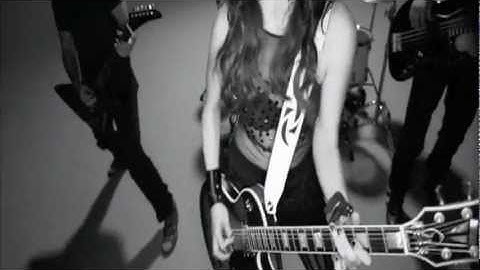 Halestorm - Love Bites (So Do I) OFFICIAL