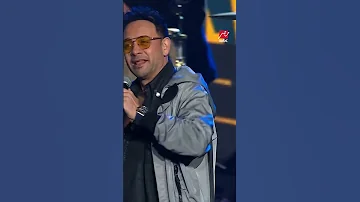 دخول يشعل المسرح من الفنان مصطفى قمر في حفل كاسيت 90 