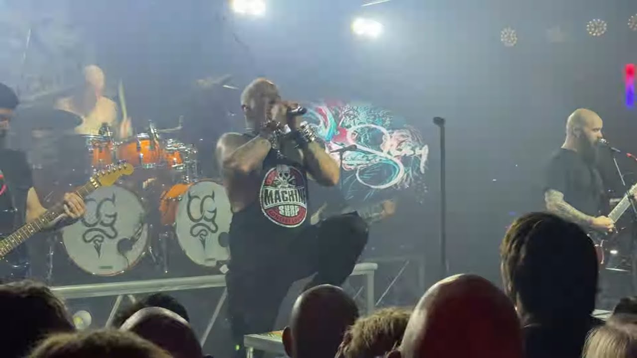 Watch: MUDVAYNE And HELLYEAH Frontman CHAD GRAY Plays '30 Years Of Madness' Solo  Show In Flint - BLABBERMOUTH.NET