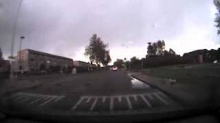 Fietser Rechts Doet Een Stap Naar Voren Op Het Moment Dat Ik Met 43 Kmuur Aan Kom Rijden.