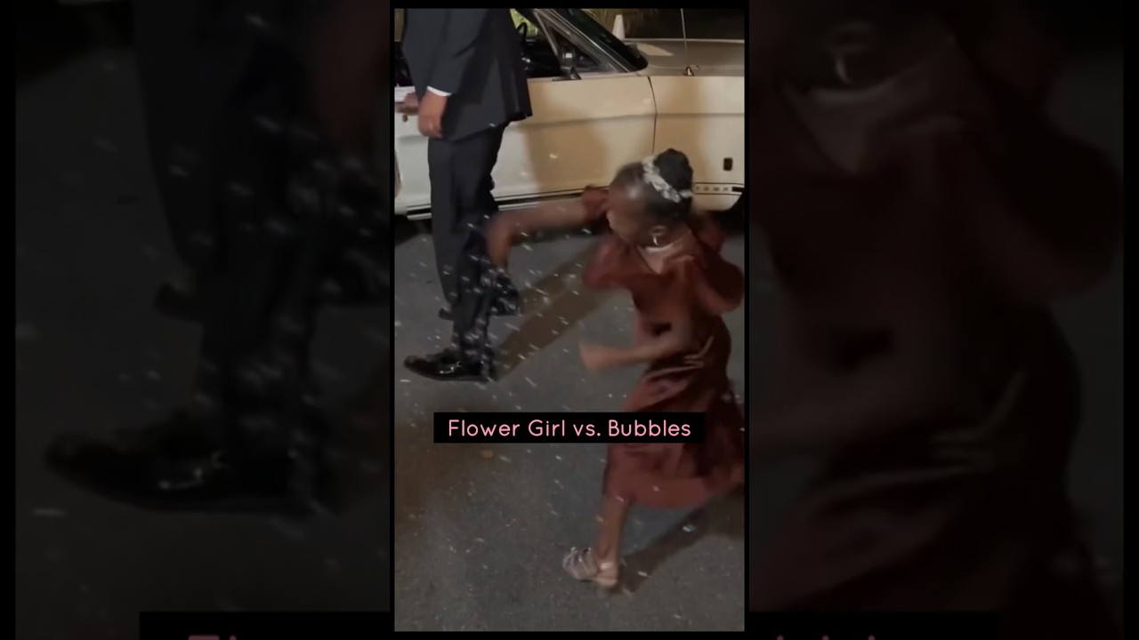 This little girl is FIGHTING FOR HER LIFE against these d*mn bubbles! 🫧😂