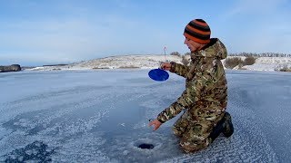 Везучая лунка!! Жор Щуки на жерлицы! Первый лед 2017-2018.