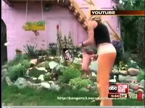 Oyogini mushukiga tiqib olgan ayolning videosi