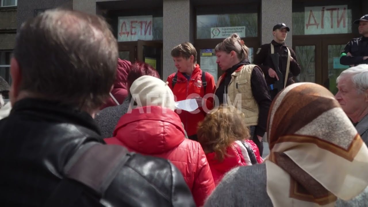 In Zaporizhzhia, food is distributed to internally displaced Ukrainians