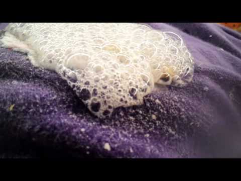 Video: Come rimuovere i segni di pennarello permanente su superfici lisce