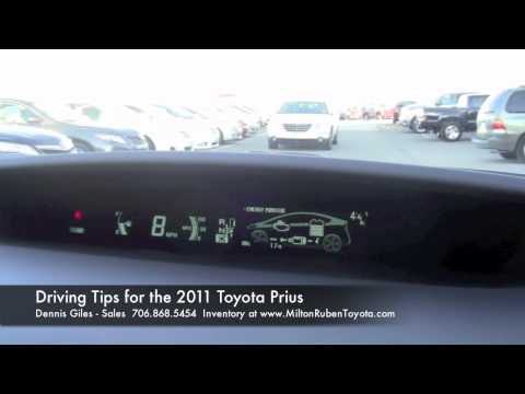 How to Drive the 2011 Toyota Prius - Driving Featu...