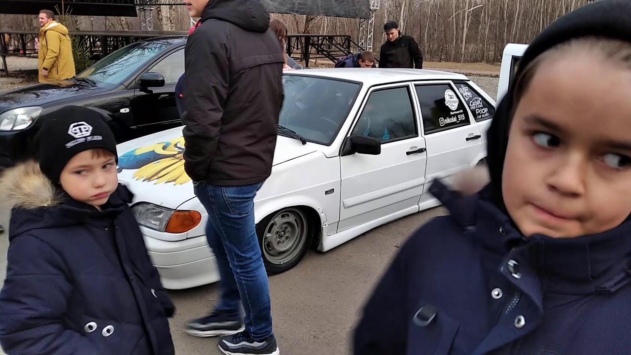 Звук авто едет