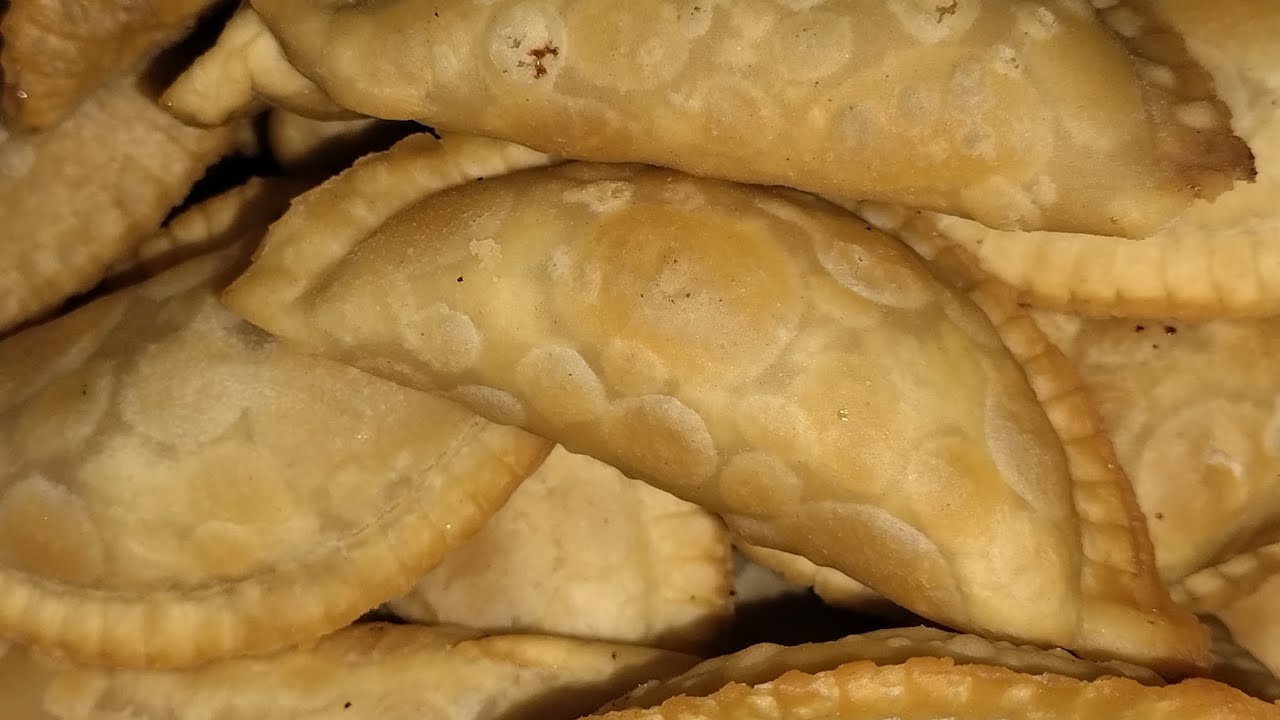 #gujiya #holispecial #ek dam muh me ghul jane wali gujiya jise dada dani koi b kha sakta h #fvrt 😋😋😋