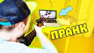 РАЗБИЛ Macbook Pro ЗА 100.000 РУБЛЕЙ - ЖЕСТОКИЙ ПРАНК НАД ДЕВУШКОЙ!