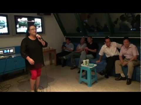 20120818203054.MTS/ 은빛날개/ 초혼 - 가수/ 송란 펜카페 번개 - 노래방/ 국일관