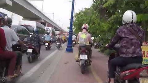 Kẹt xe Container gần ngã tư Bình Thái - Thủ Đức