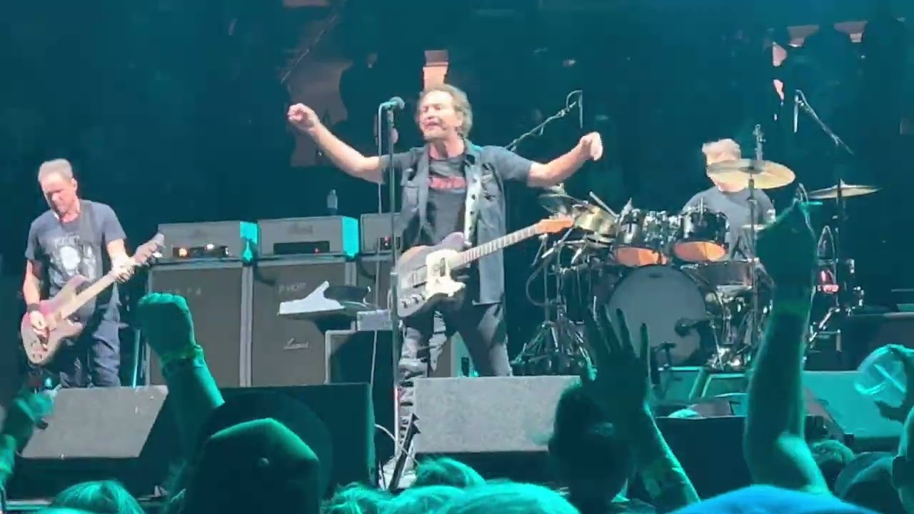 Pearl Jam Live St Louis 9/18/2022 - I am Mine - Corduroy
