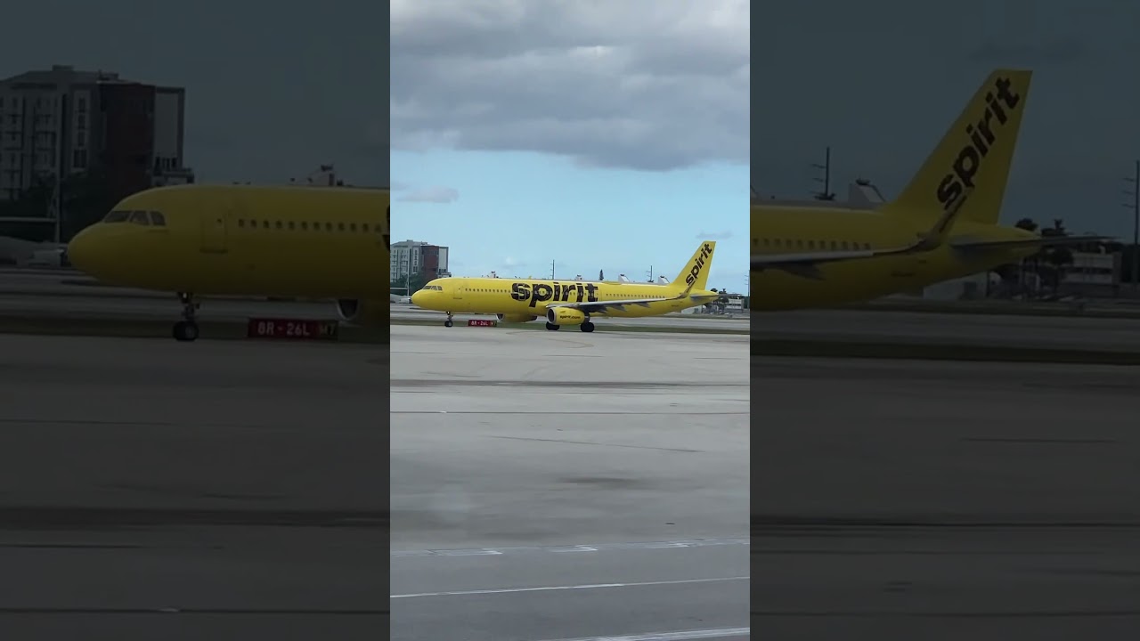 YouTube에서 Spirit airlines has the most visible airplanes with its bright yellow colors. It will turn your head 보기 YouTube에서 Spirit airlines has the most visible airplanes with its bright yellow colors. It will turn your head 보기
