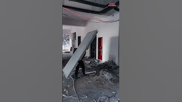 Kỹ thuật viên vất vả vận chuyển Cửa thép ANG đến từng ô chờ  #cuathep #ang #cuathepchongchay  #news