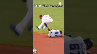 Unbelievable catch in MLB game#MLB #InsanePlays #Baseball