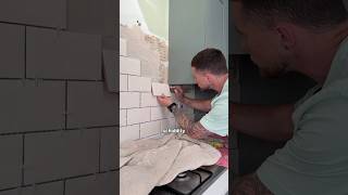 Part 3: Tiling a kitchen splashback #tiling #diy #shorts