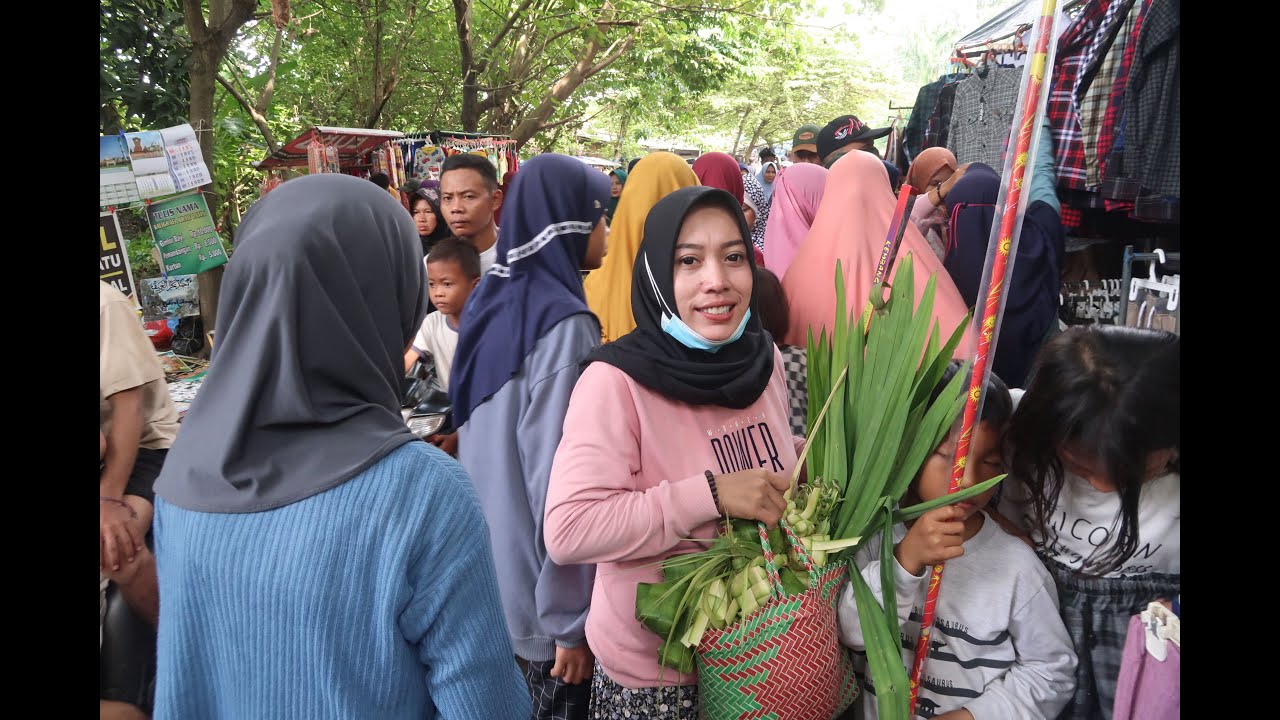 SUASANA JELANG LEBARAN IDUL FITRI 1443 H/ 2022 M DI INDONESIA
