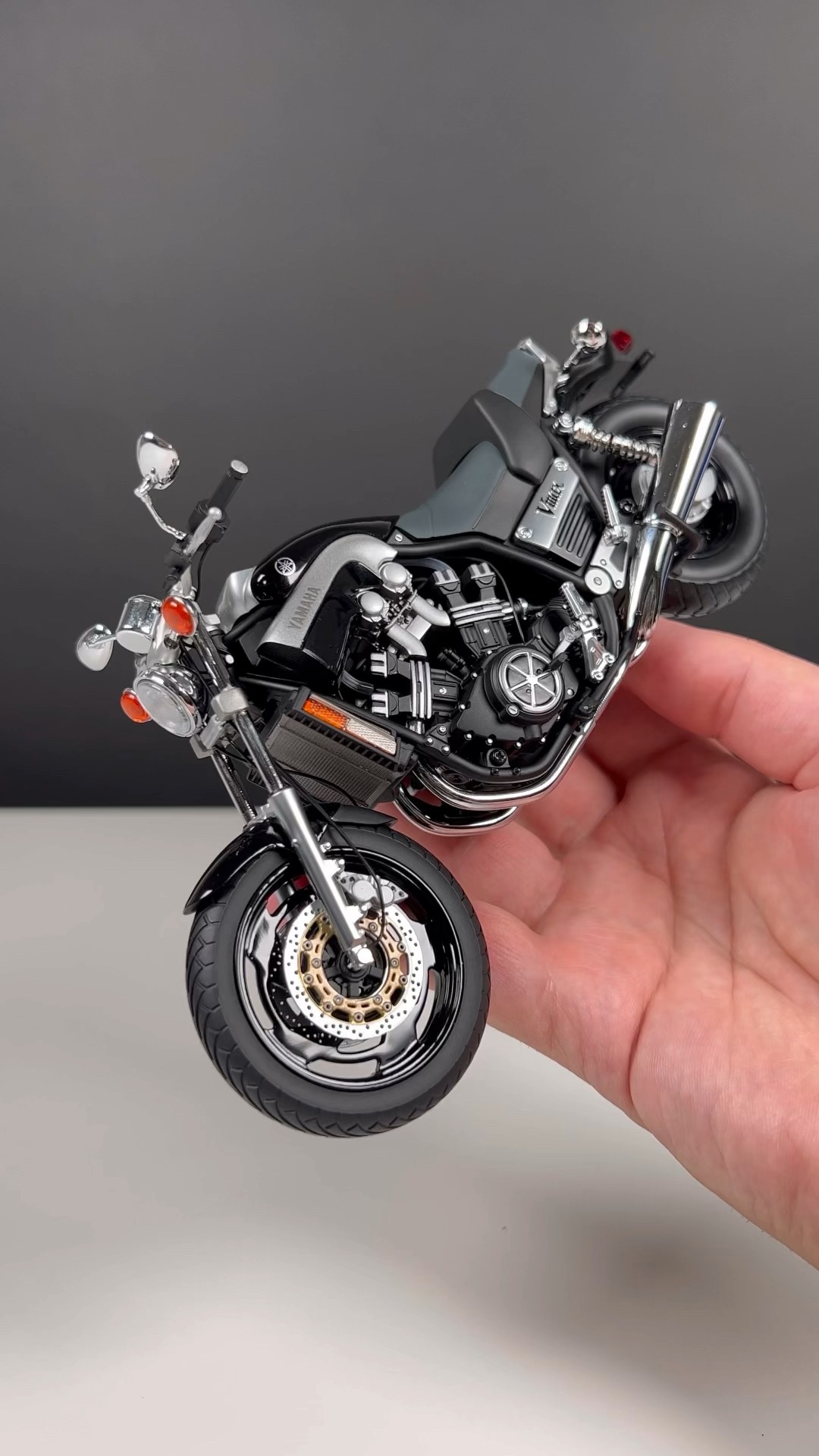 Yamaha Vmax 🇯🇵 1:12 Diecast Motorcycle (Minichamps) #scalemodel