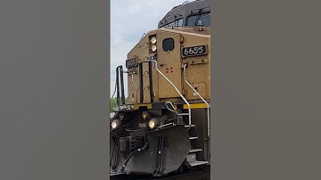 OLD GE WITH SMALL SHIELD AND LOW DITCHLIGHT LEADER! #trains #unionpacific