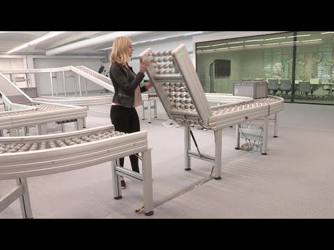 Avancon conveyor gate - YouTube