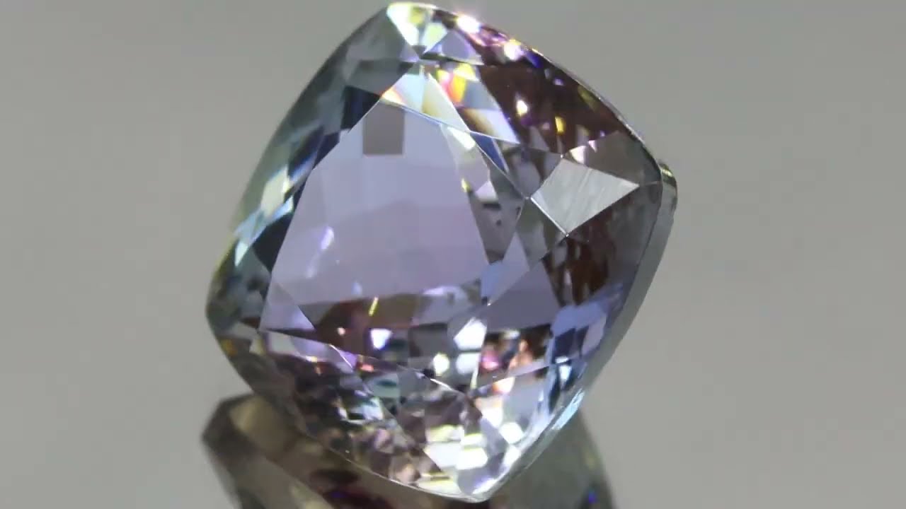 天然ゾイサイト 5.25ct 【非加熱・マルチカラー】 タンザナイト