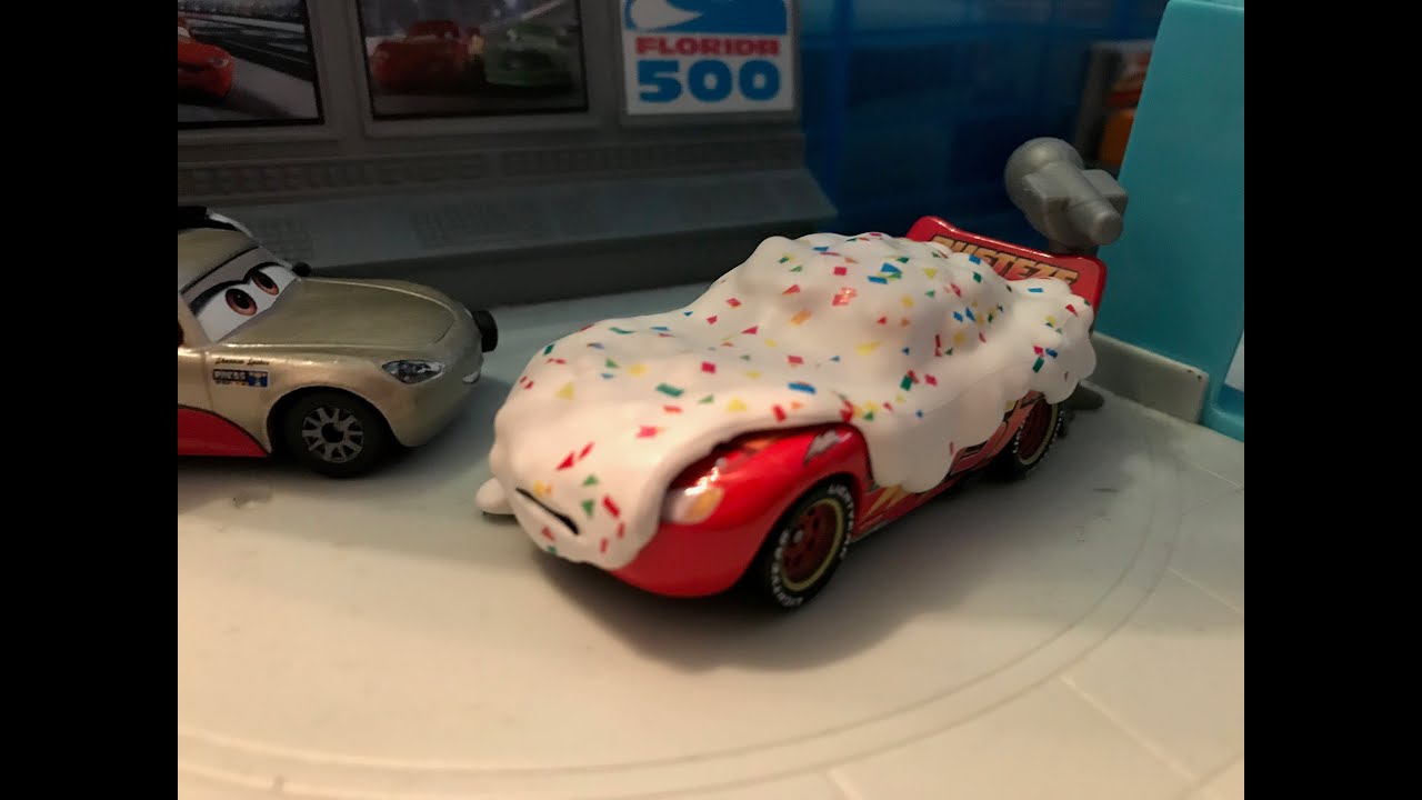 Disney Cars Cupcake Lightning McQueen Review - YouTube
