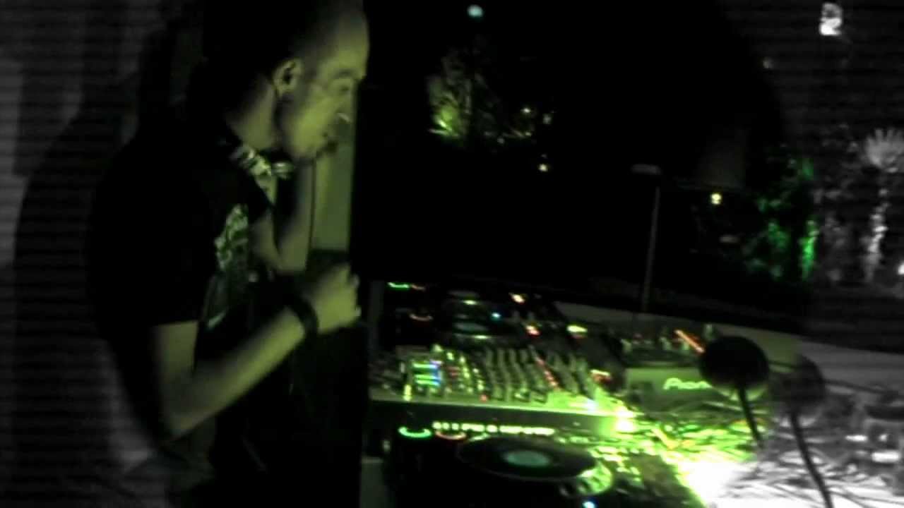 YouTube에서 Seraphim Codex warming up Aurora club for John Digweed 보기 YouTube에서 Seraphim Codex warming up Aurora club for John Digweed 보기
