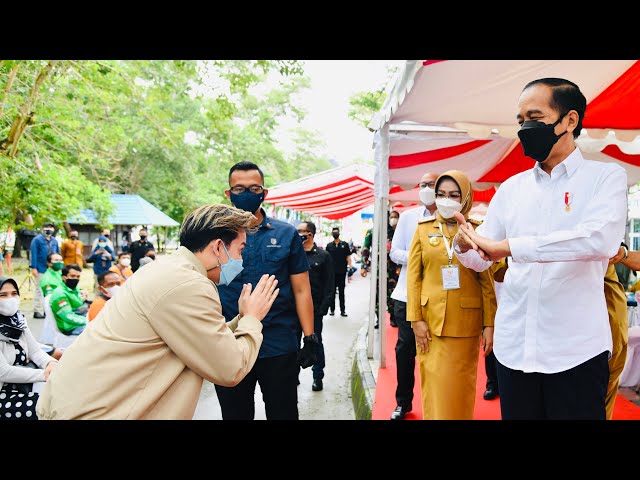 Presiden Jokowi Tinjau Vaksinasi Covid-19, Kendari, 30 Juni 2021