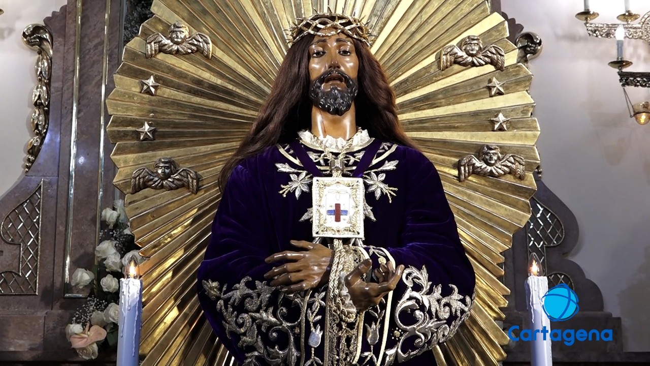 Los fieles de Cartagena honran al Medinaceli y al Cristo de la Misericordia en sus besapiés