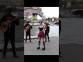 Germaine valentina la venezolana que canta con mariachi en la torre eiffel vestida de rockera