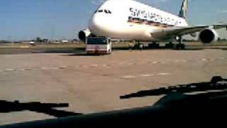 16102008,Singapore A380 pushback Sydney