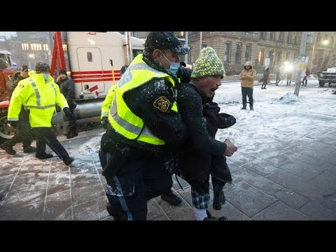 Canadá comienza a detener a los antivacunas que bloquean el centro de Ottawa