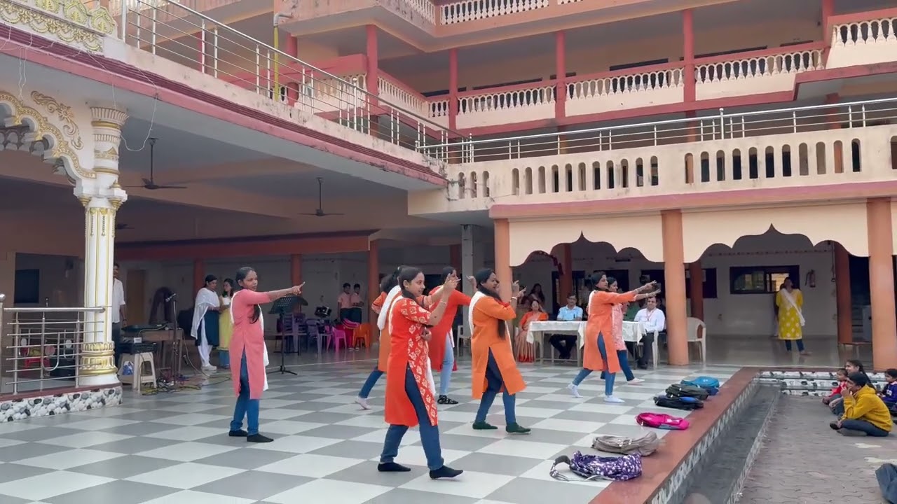 Amazing Teachers Dance Performance | Children’s Day Program 2025 | Valsad Gurukul