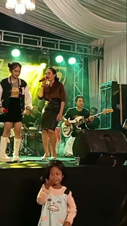 EFEK GEDANG KLUTUK - DELLA MONICA Ft FIRE AMANDA