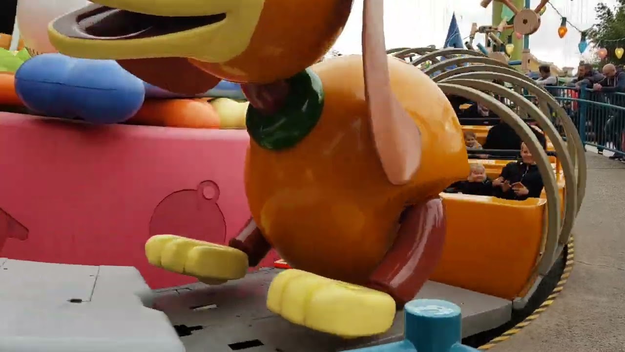 Le chien Zig-Zag de Disneyland Paris.