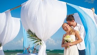 Destination wedding in Mexico. Wedding on the beach. Destination wedding photographer.