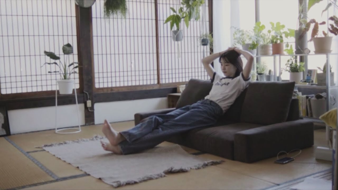くつろぐ時間を心地よくするソファでリビングをアップデート｜猫と古民家での暮らしvlog