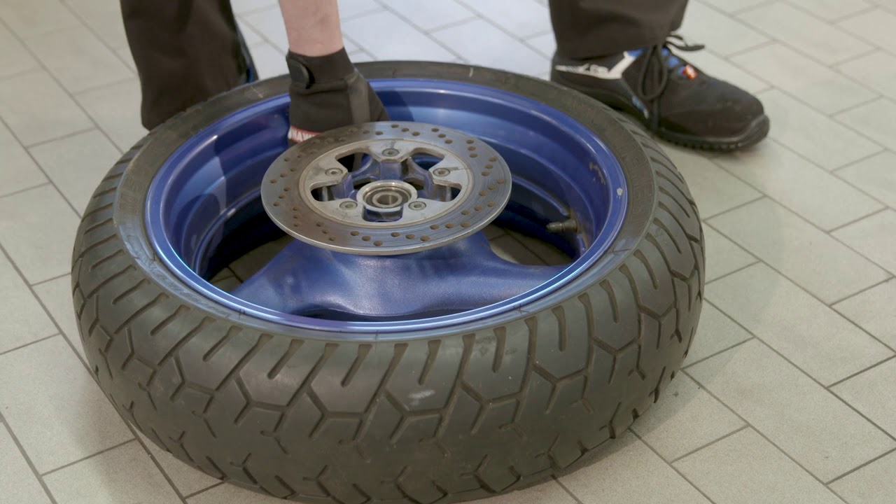 Motorradräder wuchten mit dem Motorradflansch ProBike von Haweka