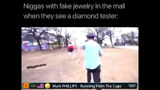 When Youtubers go around the mall with their diamond tester