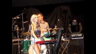 Lights - Flux and Flow (Live @ Molson Canadian Amphitheatre. Toronto. 7/12/2013)