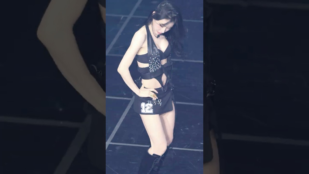 [#ITZY #있지] 의상 이슈 대응하는 #CHAERYEONG #채령: 260213 TUNNEL VISION in SEOUL