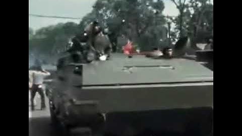 Đất nước đẹp vô cùng nhưng Bác đã ra đi.