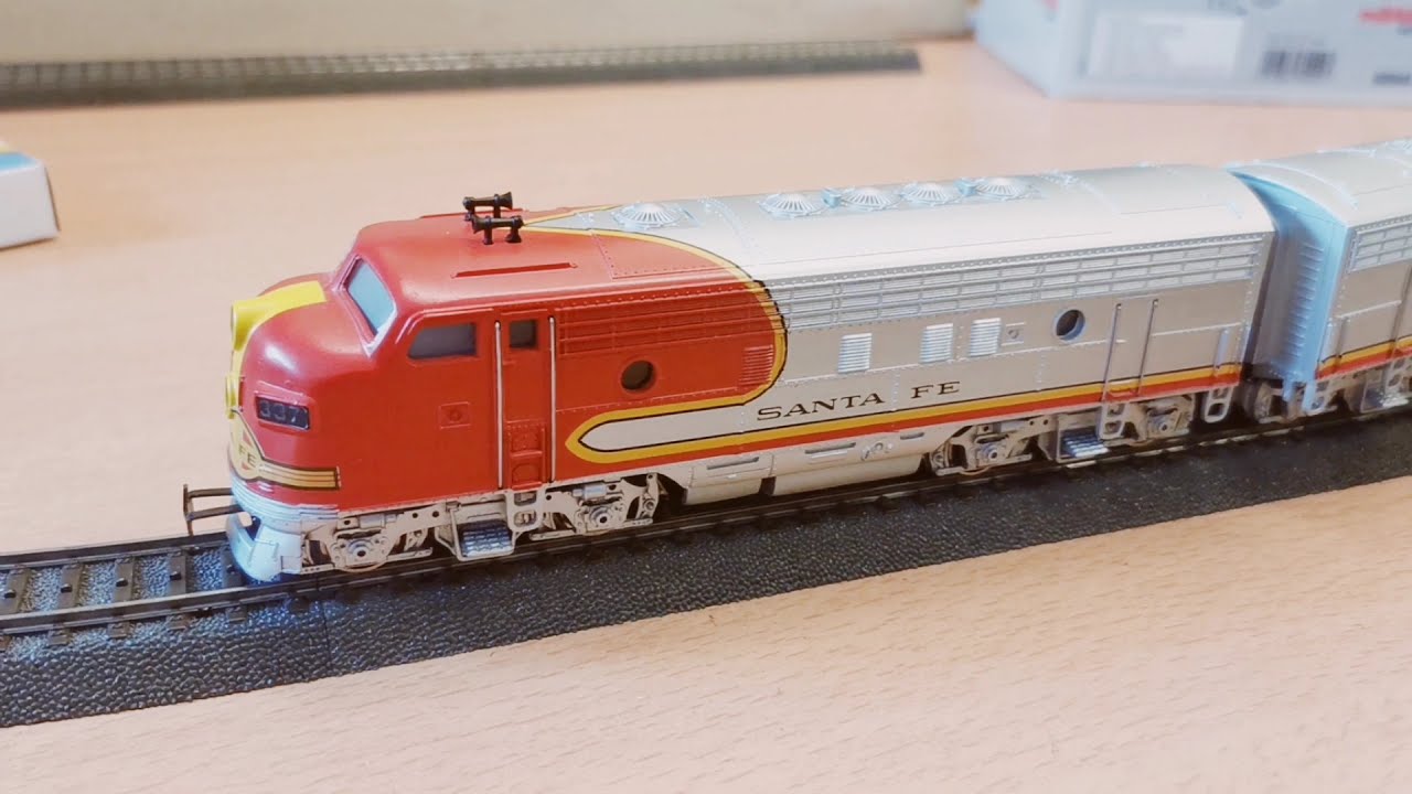 Märklin 3060 + 4060 F7 Santa Fe MFX Soundumbau - YouTube